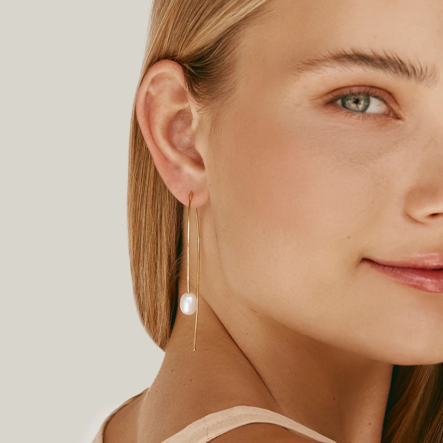 Fairley | Gold Pearl Curve Earring