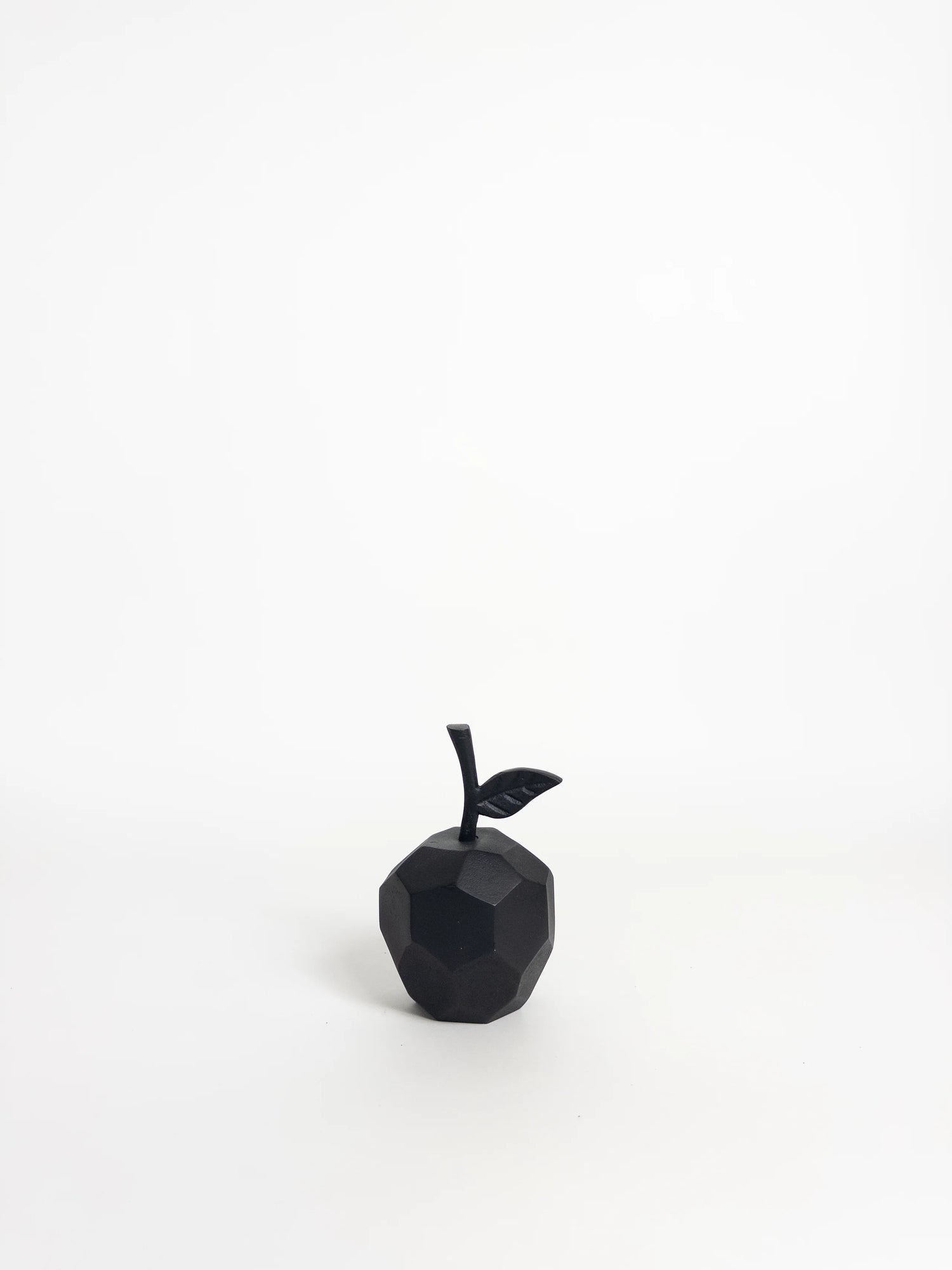 Accent Black Apple