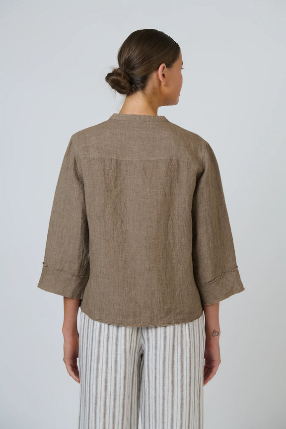 Naturals By O&J Linen Top in Agate 