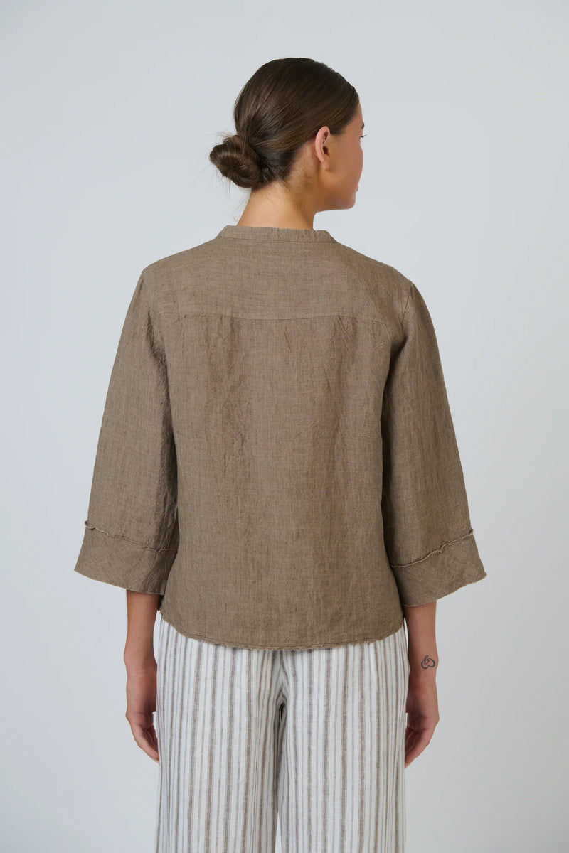 Naturals By O&J Linen Top in Agate 