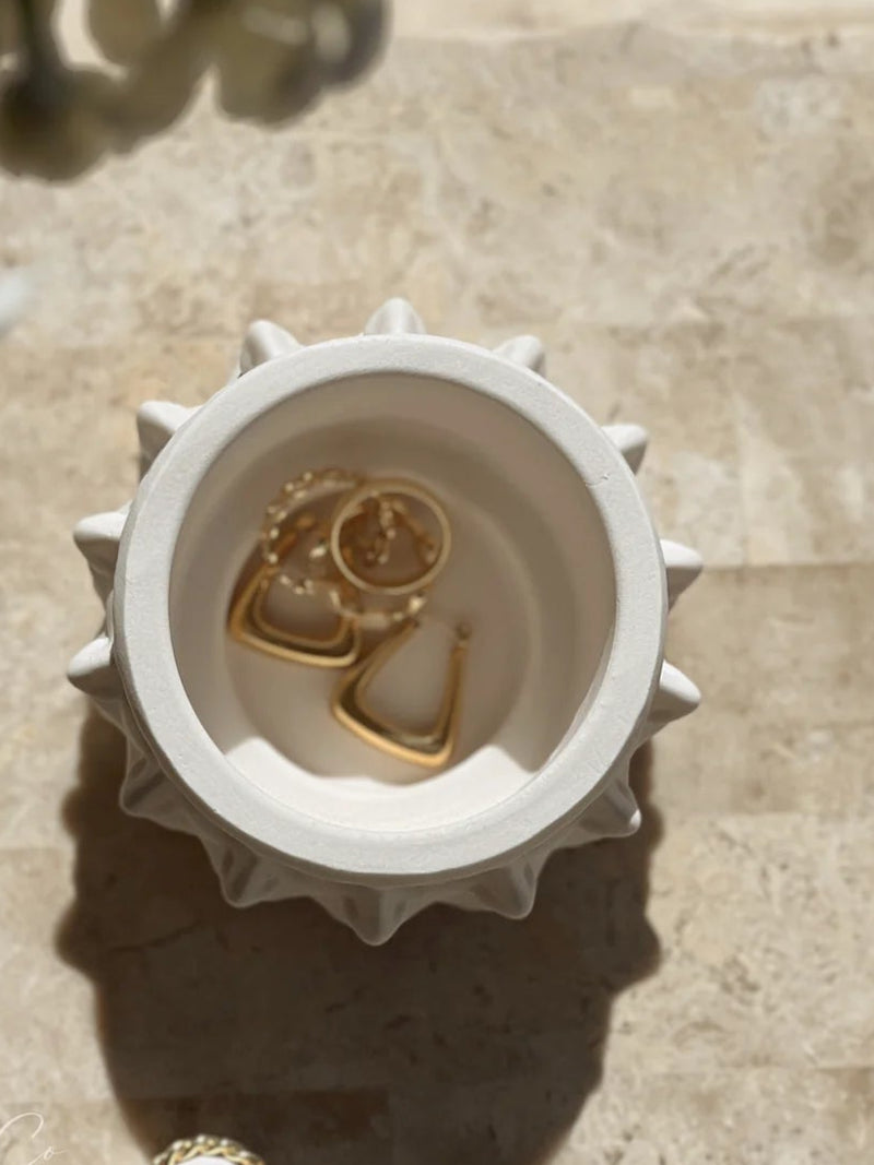 Face Sculptural Vessel - White | Lily of the Valley